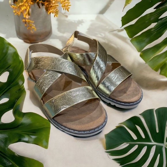 ✨DANNA RAYE GOLD SANDALS SIZE 6✨ - Picture 2 of 2